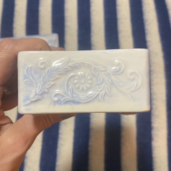 Ceramic White & Blue Trinket Box w/ Lid - Picture 7 of 16